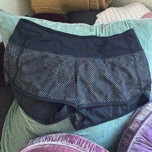Lululemon Speed shorts reflective snake print